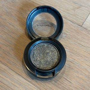 MAC Cosmetics NIGHTTRAIN Lustre Eyeshadow